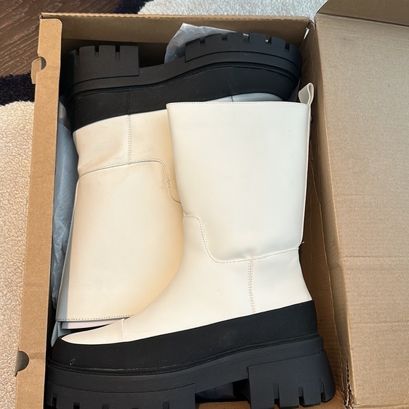 River Island Chunky Boots in contrasting black and white - Picture 4 of 5